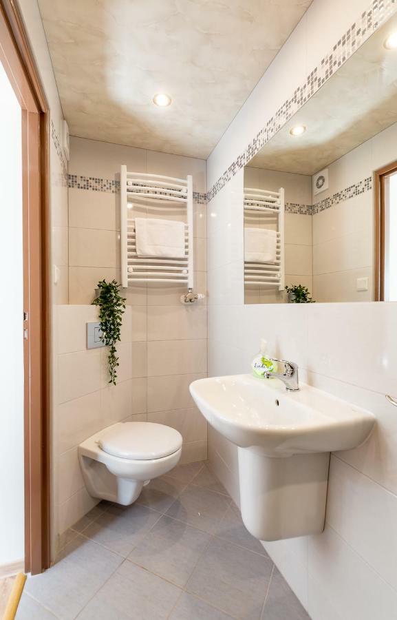 Apartament I Pokoje Goscinne U Lusi - Basen Z Podgrzewana Woda I Zadaszeniem *